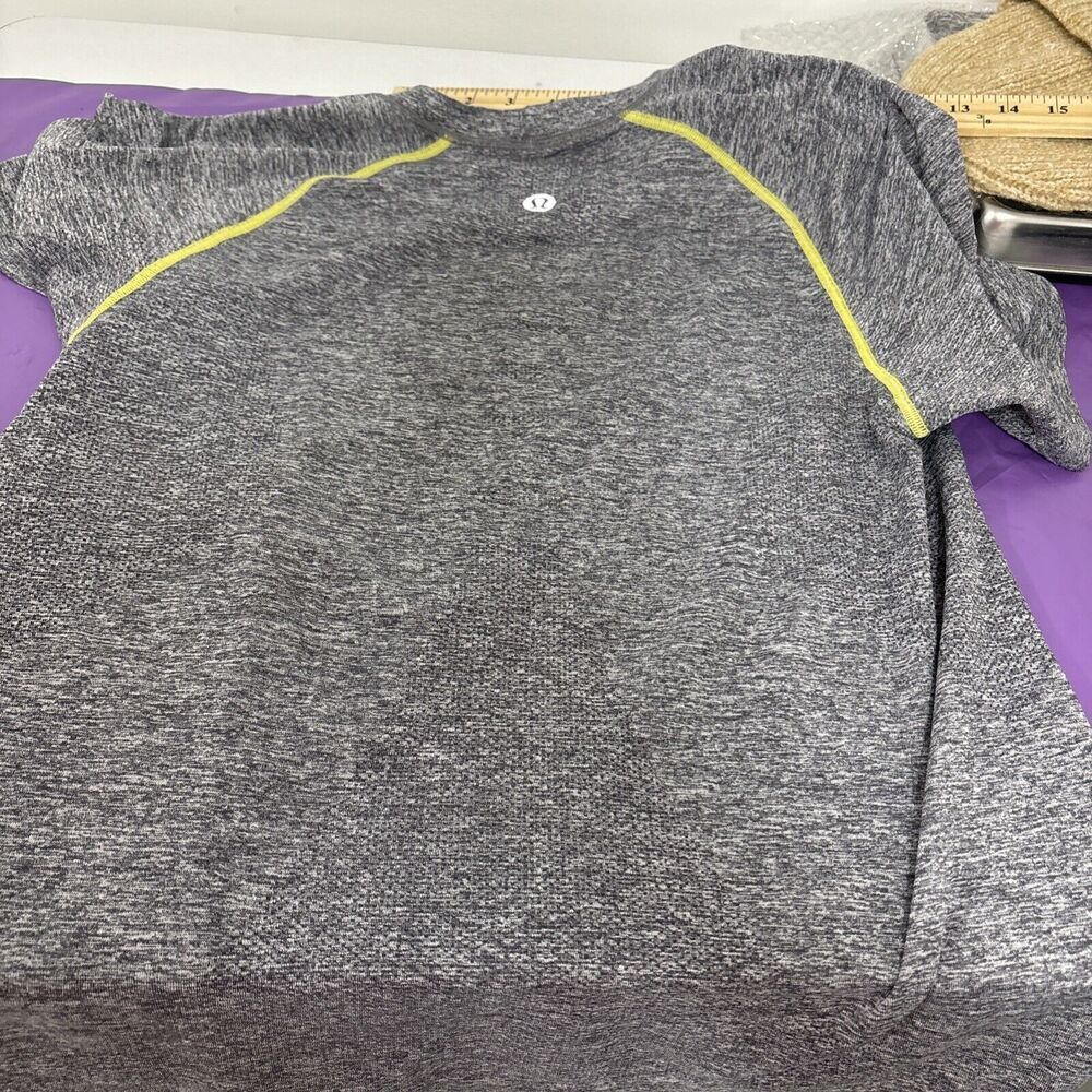 Lululemon Metal Vent Tech 2.0 T Shirt Men's M Gray Short Sleeve Activewear Neon